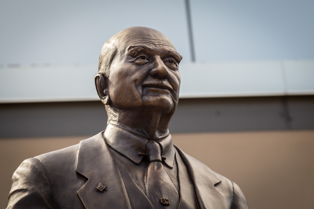 mottstatue-8