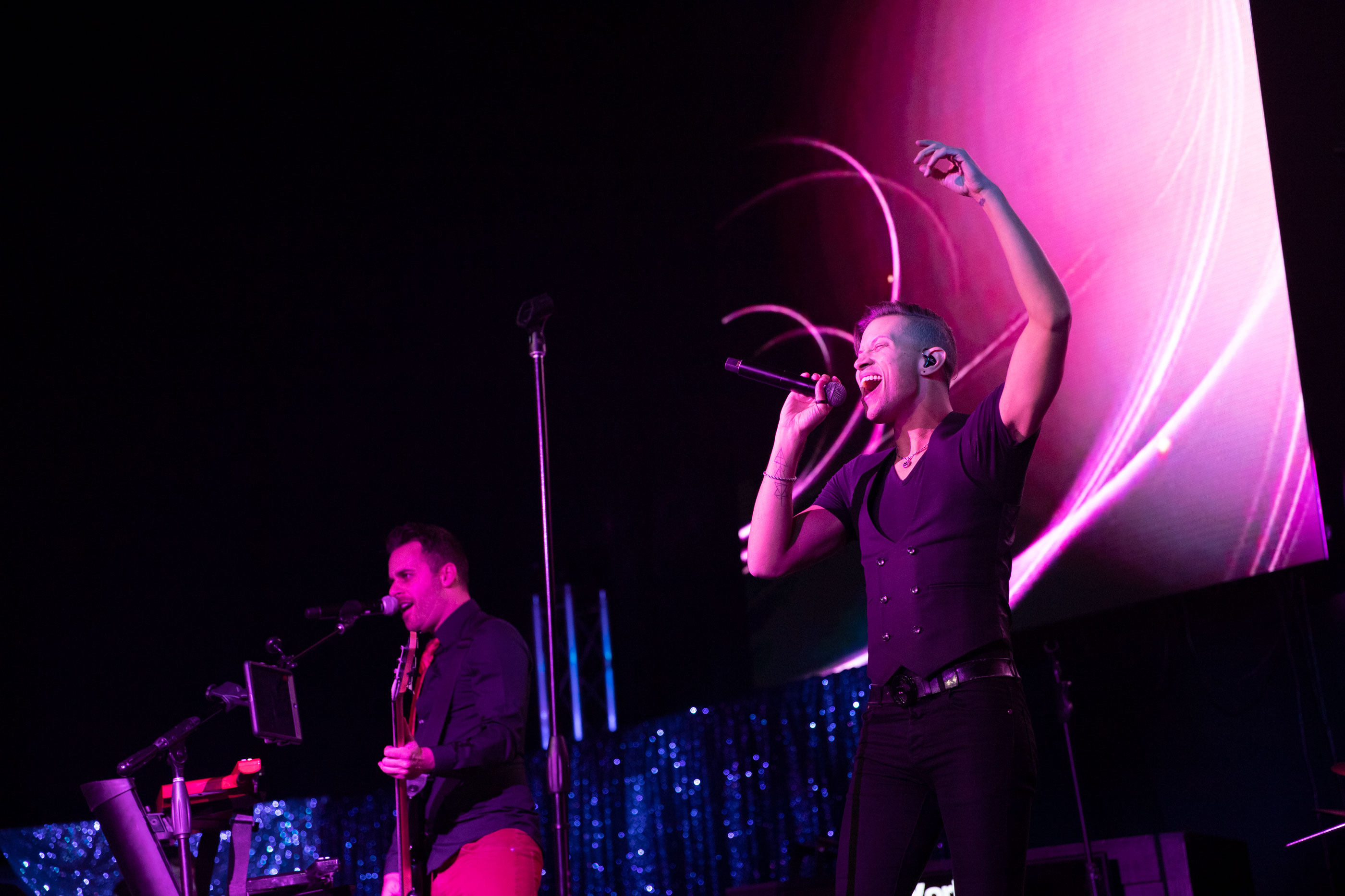 worlds-greatest-office-party_14