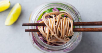 Fresh Food Friday Asian Noodle Salad annapustynnikova / stock.adobe.com