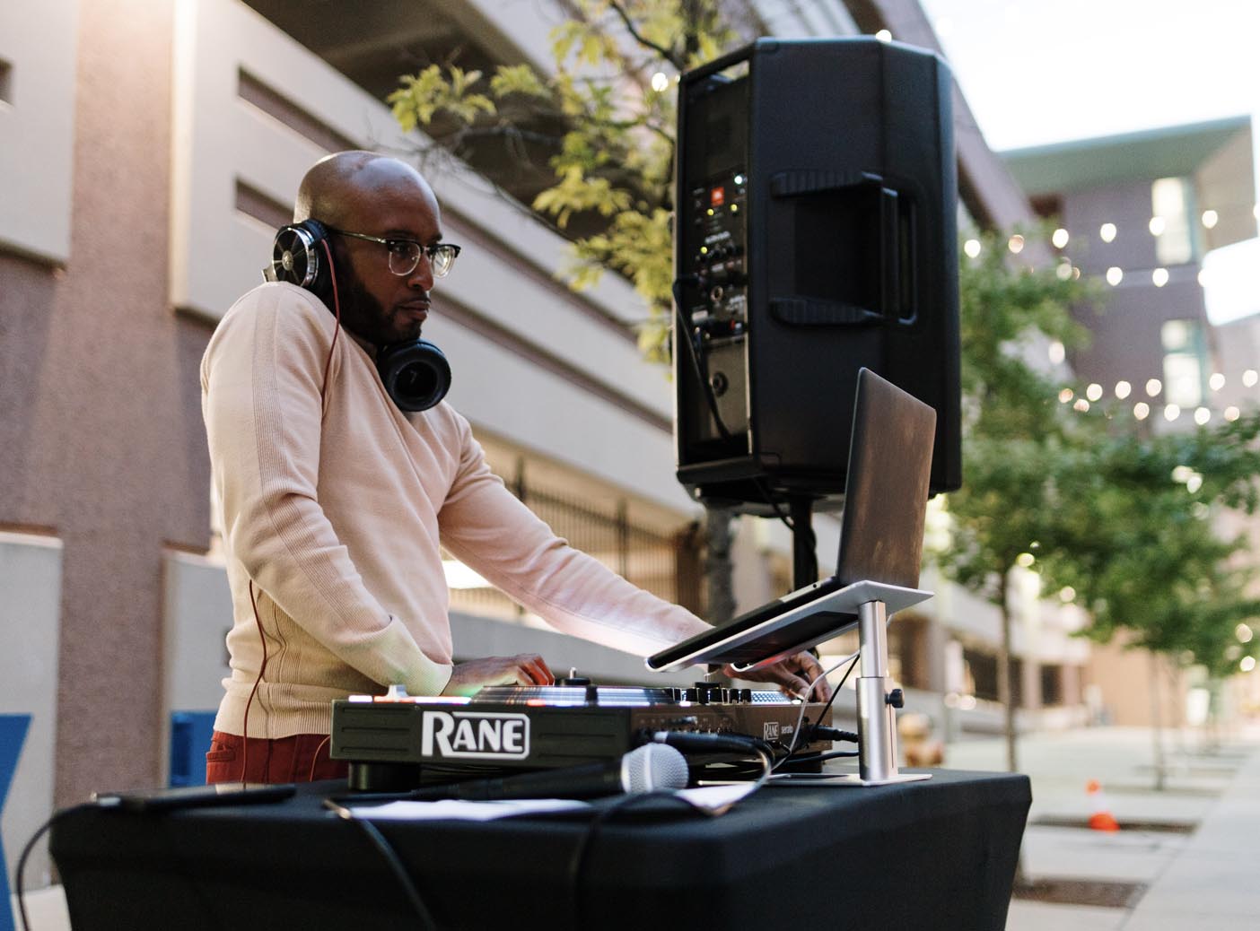 DinnerUndertheLights_12